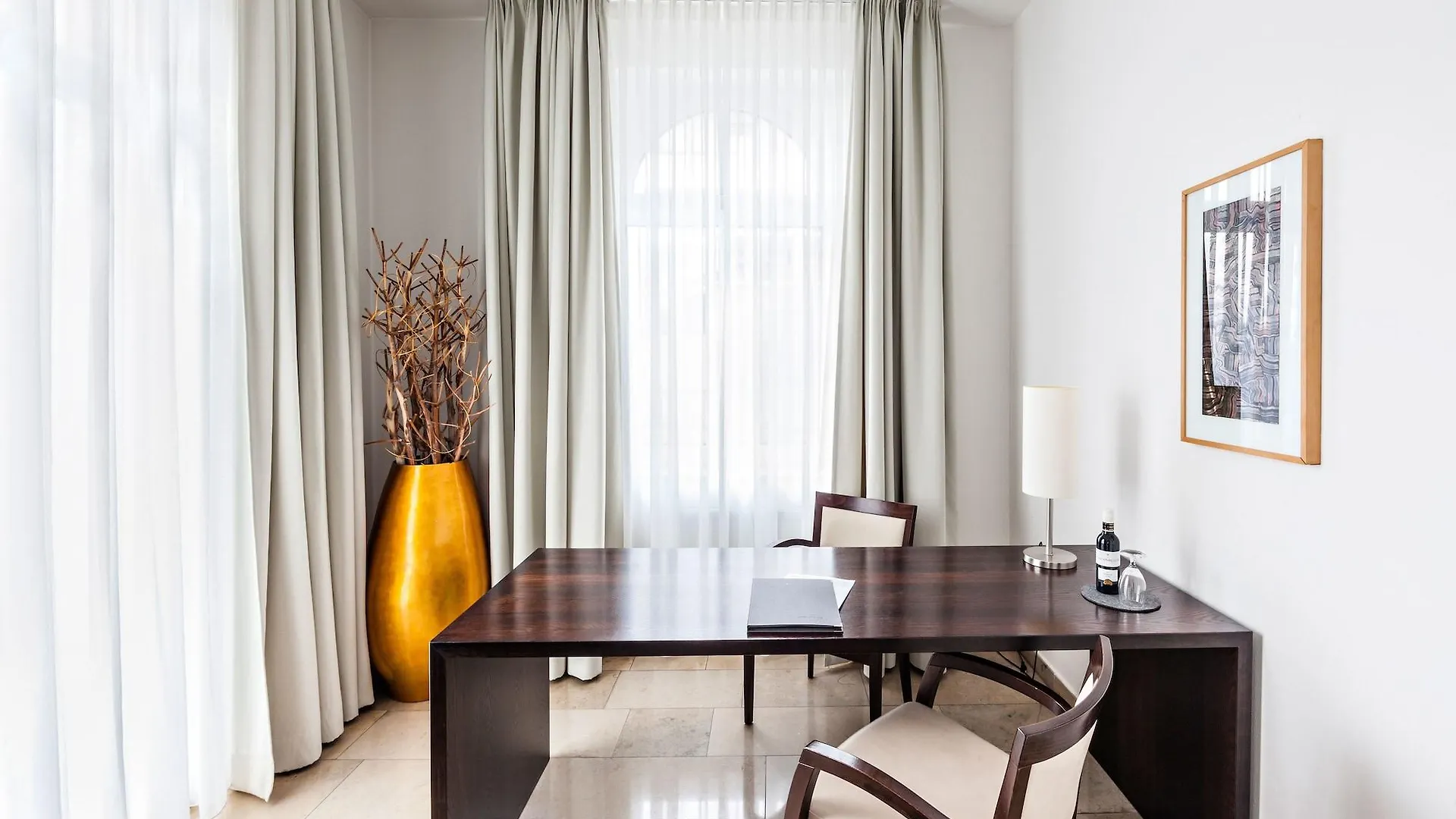 Burns Art Hotel Dusseldorf